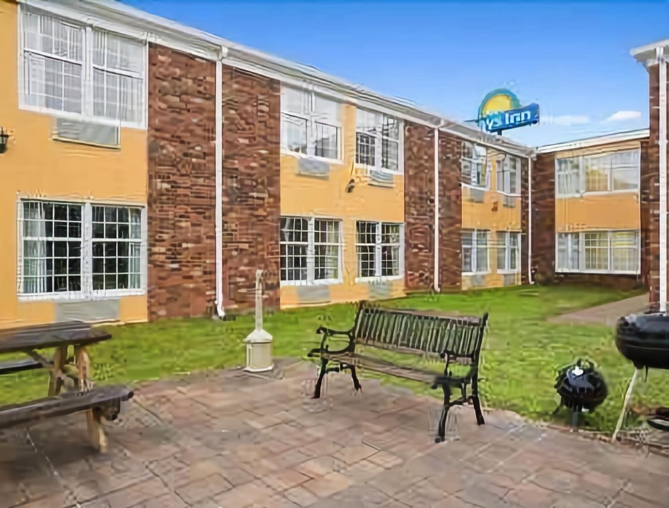 Days Inn By Wyndham Madisonville Exterior photo