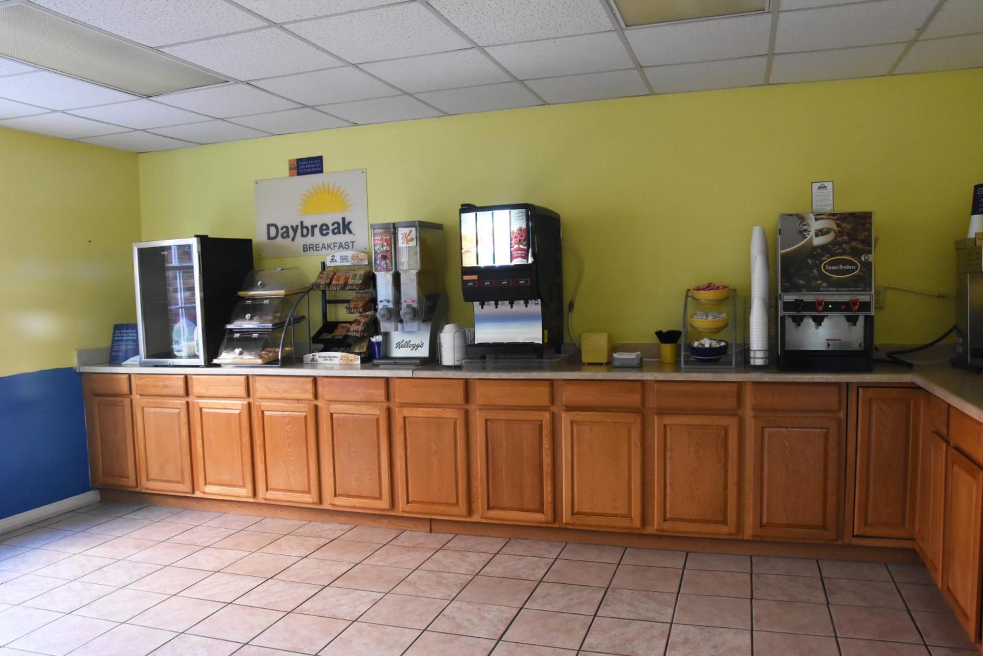 Days Inn By Wyndham Madisonville Exterior photo
