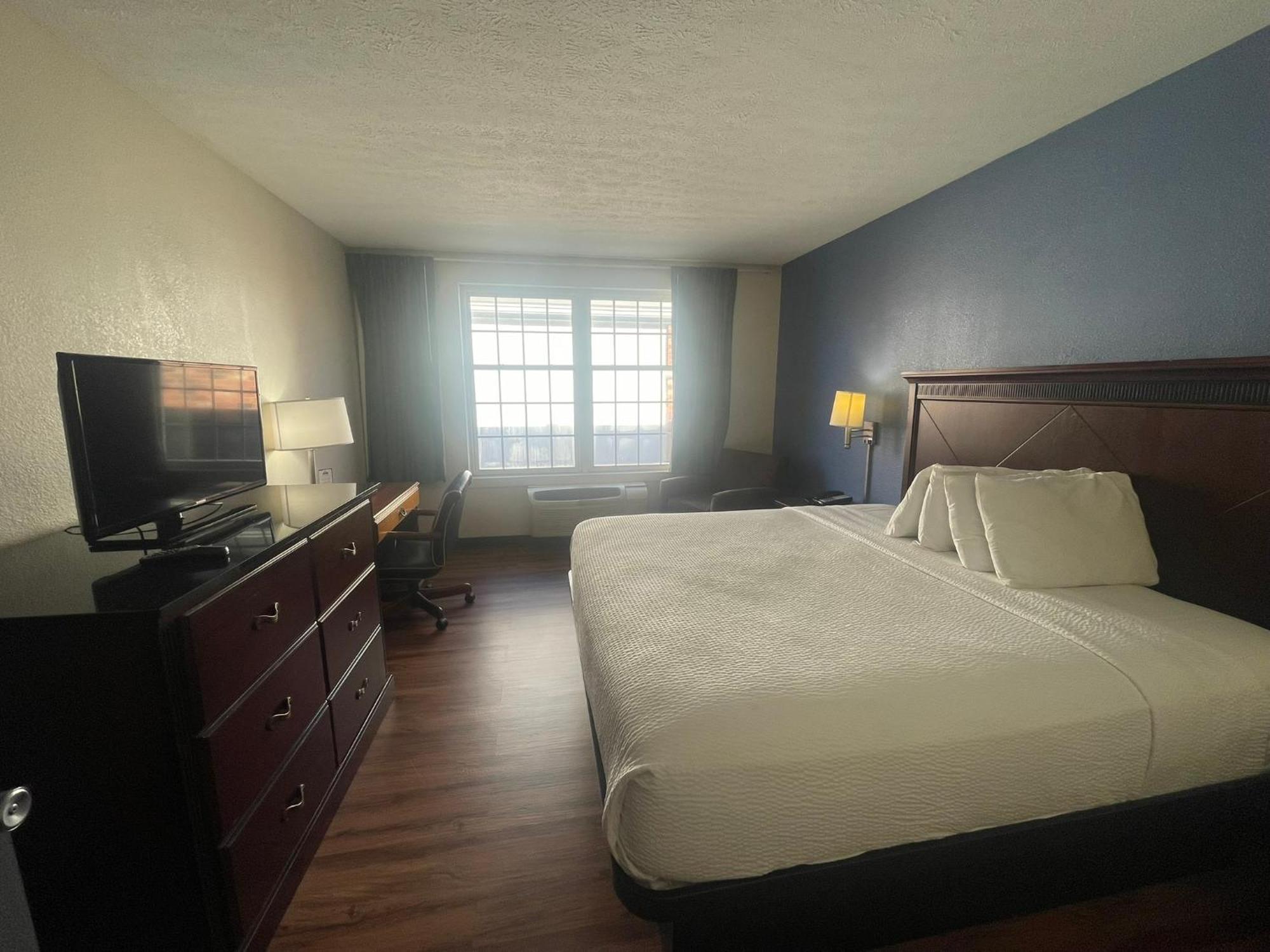 Days Inn By Wyndham Madisonville Exterior photo