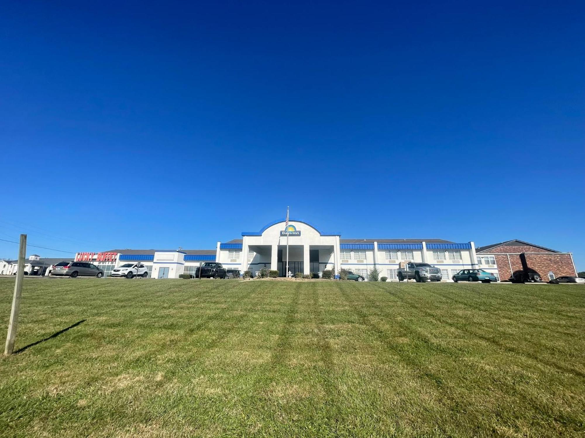 Days Inn By Wyndham Madisonville Exterior photo