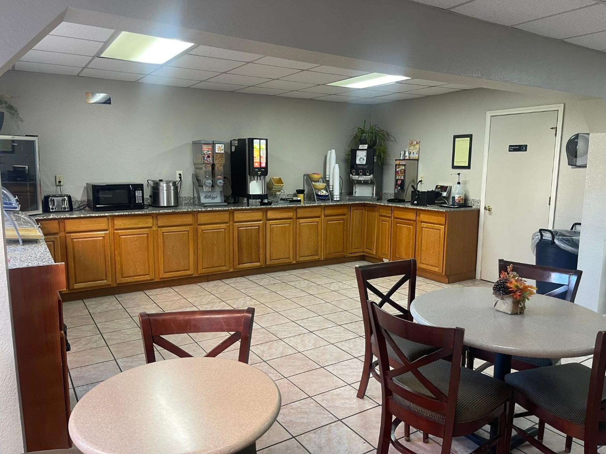 Days Inn By Wyndham Madisonville Exterior photo